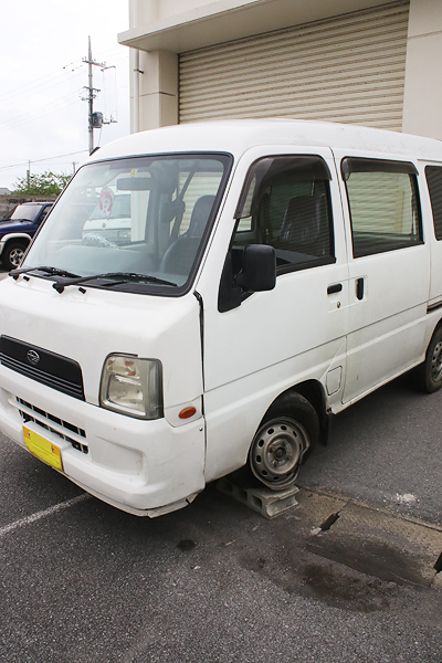 中学生が酒気帯び運転 逃走 縁石に衝突