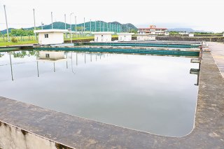 昨年12月に緊急断水が発生した石垣浄水場。石垣市水道部が再発防止計画の策定を進めている＝1日午後