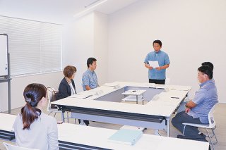 放課後児童クラブで発生した異物による窒息事故を検証する重大事故検証委員会＝29日午後、市役所