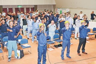 10月から始まる全国労働衛生週間を前に開催された八重山地区労働衛生大会＝4日午後、市民会館中ホール