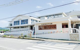 6日から利用が始まった新川児童館＝6日午後